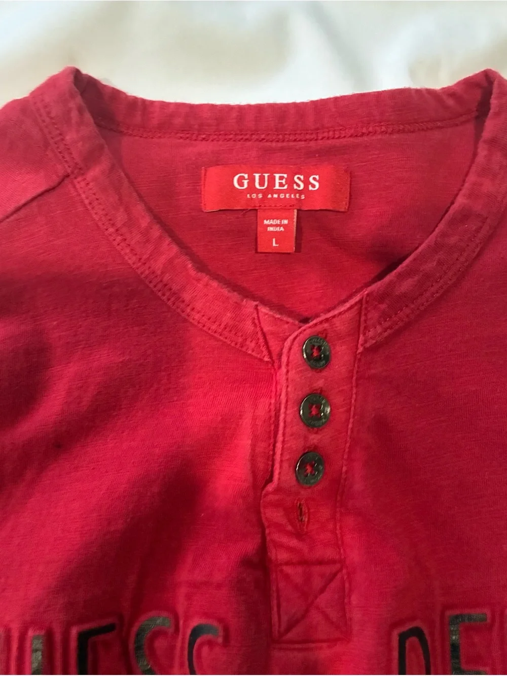 GUESS Red Short-Sleeve Henley Logo Tee - Picture 2 of 3